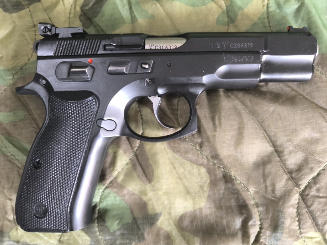 CZ 85 Combat Strzelectwo rekreacyjne; strzelectwo sportowe; patent strzelecki; nauka strzelania; broń palna; kursy strzeleckie; gdzie nauczyć się strzelać; nauka o broni; akademia strzelecka, szkoła strzelecka; strzelanie; karabin; pistolet; giwera; strzelba gładkolufowa; pistolet maszynowy;