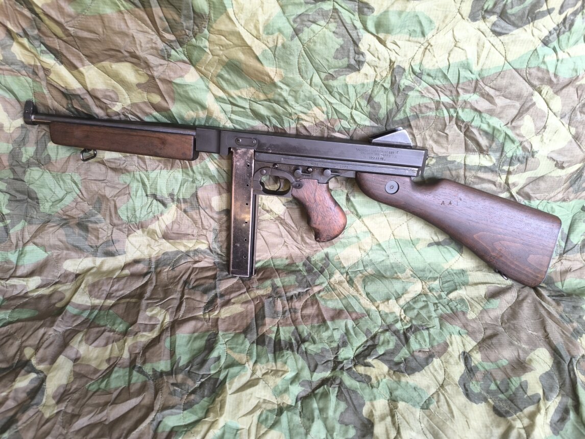 Thompson M1A1 - rogatywka.com profesjonalna nauka strzelania, patent strzelecki, pozwolenia na broń
